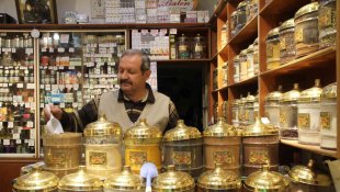 Bu aile 3 kuşaktır Elazığ'a şifa dağıtıyor