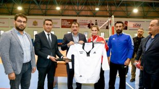 Başkan Gürkan, sporcularıyla bir araya geldi