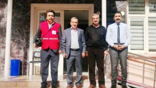 Türk Kızılay'dan Keban'daki okullara ecza dolabı