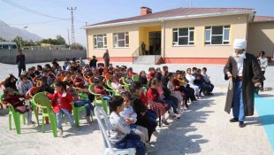 Kırsal mahallelerdeki çocuklar için tiyatro etkinliği