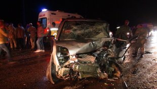 Bitlis'te otomobil ile kamyonetin çarpıştığı kazada 1 kişi öldü, 7 kişi yaralandı