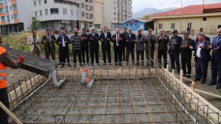 Oltu'da yapılacak muhtar evinin temeli atıldı