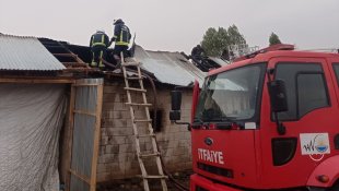 Van'da tandır evinde çıkan yangın hasara neden oldu