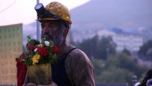 Tunceli'de, maden ocağındaki patlamada hayatını kaybedenler anısına sokak performansı sergilendi