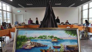 Psikiyatri hastaları yaptıkları eserleri sergiledi