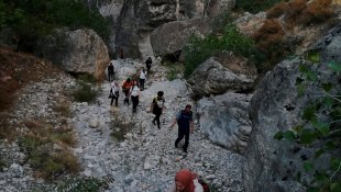 Elazığ'da 300 kişilik grup Saklıkapı Kanyonu'nu ziyaret etti