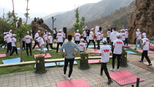 Şemdinli'de sosyal tesise dönüştürülen Efkar Dağı'nda spor etkinliği düzenlendi