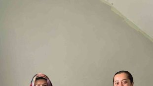 Kars'ta AK kadınlar ev ev dolaşıyor