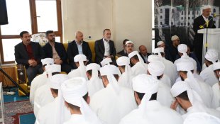 Bitlis'te eğitimlerini tamamlayan 17 hafız icazet aldı