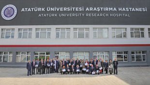 Erzurum'da doktorlar mezun oldukları üniversitede 40 yıl sonra yeniden buluştu