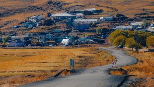 Ardahan'ın Göle ilçesine güz renkleri hakim oldu