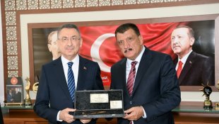 Cumhurbaşkanı Yardımcısı Oktay'dan Malatya Büyükşehir Belediyesi'ne övgü