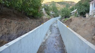 Şemdinli'de yol ve dere ıslahı çalışmaları