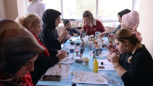 Ardahan'da kadınların hazırladığı magnetler gelire dönüştü