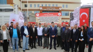 Tunceli'de çiftçilere 521 ton buğday ve arpa dağıtıldı