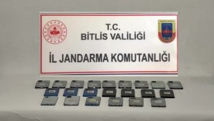 Bitlis'te 22 adet kaçak cep telefonu ele geçirildi