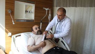 Anjiyoyu reddedip hastane kapısında kriz geçiren hasta, kalp masajıyla hayata döndürüldü