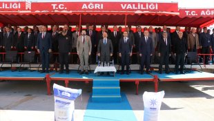 Ağrı'da atıl alanların ekilmesi için bin 60 çiftçiye buğday tohumu dağıtıldı