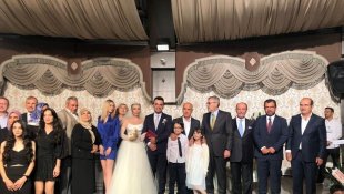 Siyaset dünyasını buluşturan düğün