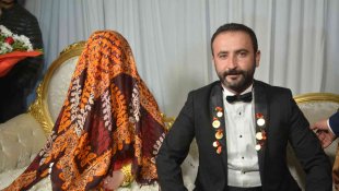 Hakkari'de aşiret düğününde izdiham