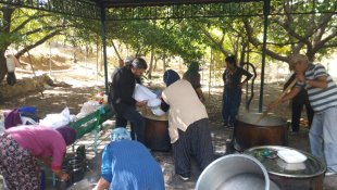 Keban'ın Ulupınar köyünde Başpınar kaynak suyunun kurumaması için kurban kestiler