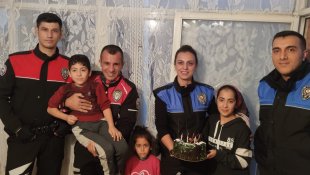 Van polisinden sürpriz doğum günü