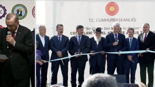 Cumhurbaşkanı Erdoğan'ın telekonferansla bağlandığı törenle Kemah Zeynal Karakoç Cem ve Kültür Evi açıldı