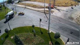 Dört kişinin yaralandığı feci kaza kameraya yansıdı