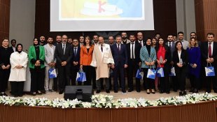 ETÜ'de başarılı akademisyenler ödüllendirildi