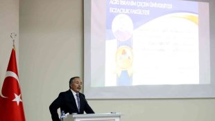 AİÇÜ'de 'AR-GE ve İnovasyon Konferansı' düzenlendi