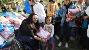 Tiyatro sanatçısı Gamze Elibol'dan çocuklara mont, bot ve hikâye kitabı