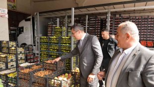 Vali Okay Memiş, meyve ve sebze toptancıları halini ziyaret etti