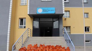 40 öğrenciye kışlık bot aldı