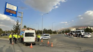 Erzurum'da servis araçları çarpıştı, 6 askeri personel ile 4 öğretmen yaralandı