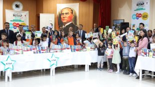 Van'da TÜBİTAK tarafından hazırlanan 235 bin 190 kitabın dağıtımına başlandı