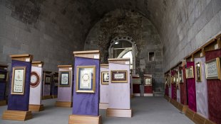 Çifte Minareli Medrese'de "Hatt-ı Müstakim Hüsnühat Sergisi" açıldı