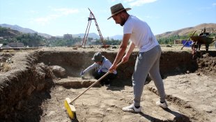 Bitlis Kalesi'ndeki kazılarda konut kalıntıları ortaya çıkarıldı
