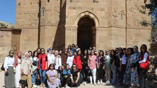 KYK yurtlarındaki öğrencilere Van'ı gezdi