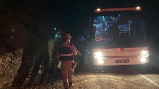 Tunceli'de kara yolunda mahsur kalan yolcuları jandarma kurtardı