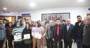 Ahlat'ta dron eğitimi alan genç çiftçi ve girişimcilere sertifika verildi