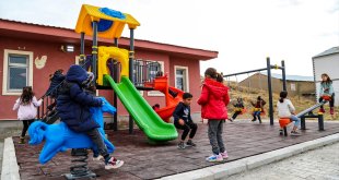 Van'da kırsal mahallelerdeki okullara oyun parkları kuruluyor