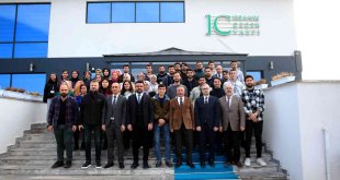 AİÇÜ'de "Genç girişimciler için e-ticaret" eğitimi verilmeye başlandı