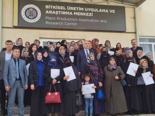 Bitkisel üretim uygulama ve araştırma merkezinde çiftçilere eğitim verildi