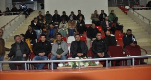 Bulanık'ta kurumlararası voleybol turnuvası başladı