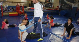 Kas hastası genç cimnastik sayesinde hayata tutundu