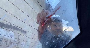 Erzincan'da araç camları buz tuttu