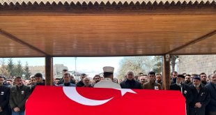 Görev yerine giderken trafik kazasında şehit olan Polat, memleketi Erzurum'da son yolculuğuna uğurlandı