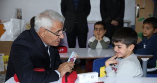 Başkan Güder'den öğrencilere anlamlı hediye