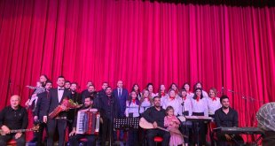 Kars'ta 'öğretmenler korosu' konser verdi