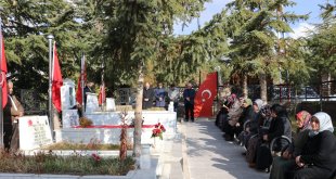 Ahlatlı şehitler kabirleri başında anıldı